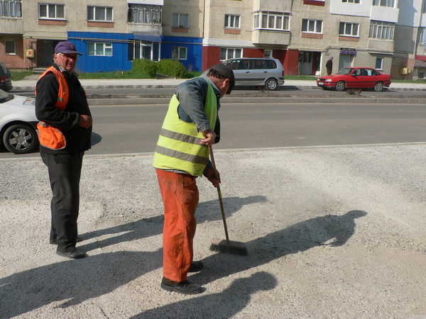 1.3 pregatire trotuar pentru asternere strat uzura str. Republicii 2.jpg